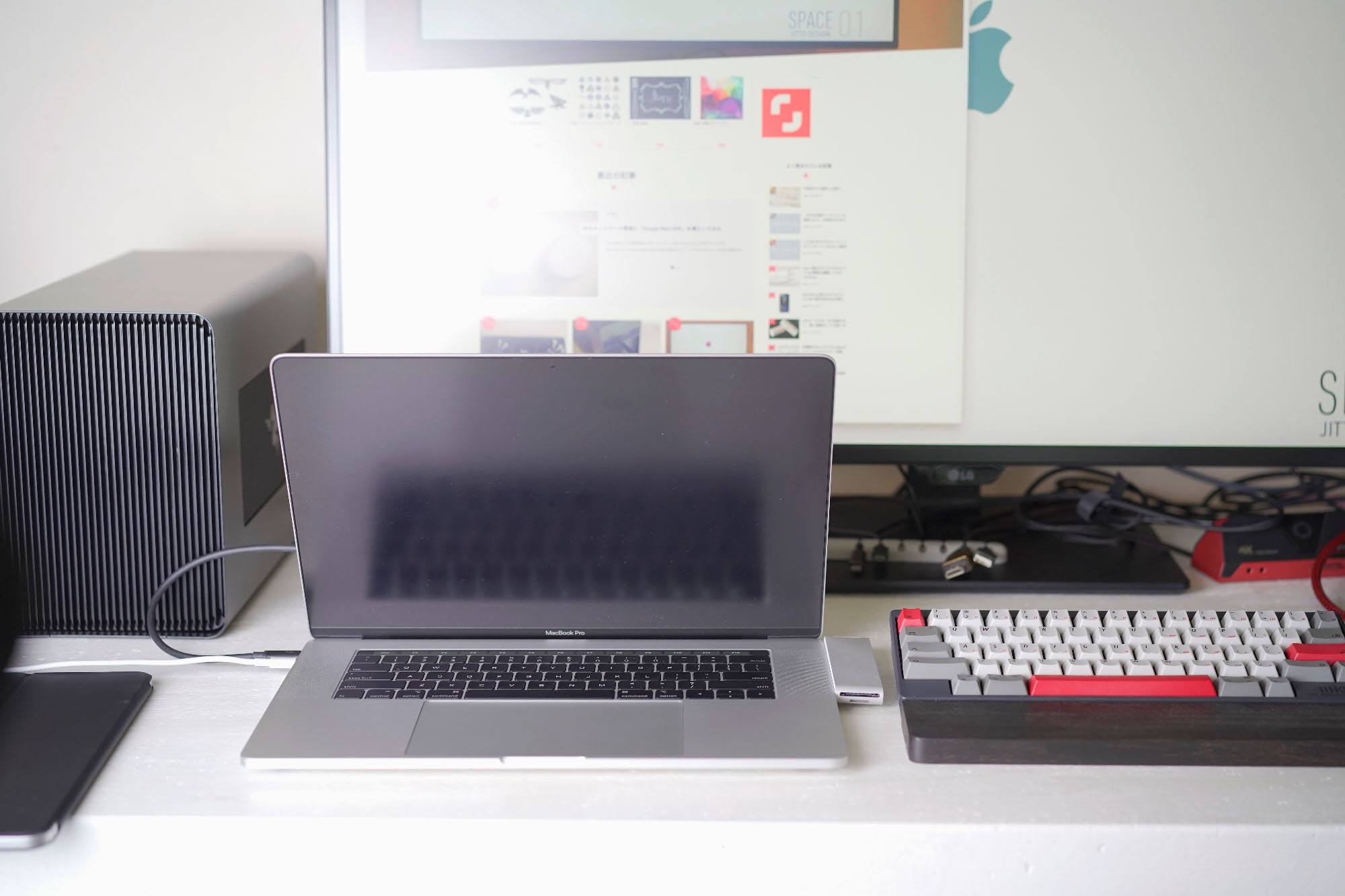MacBook Proをクラムシェルモードで使う | jittodesign blog